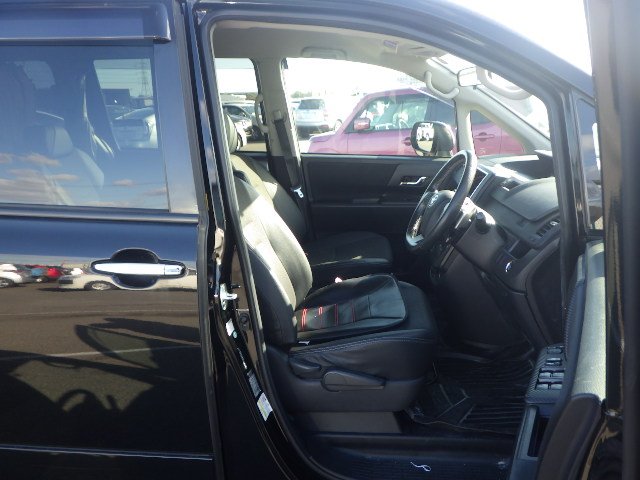 2013 Toyota Voxy 